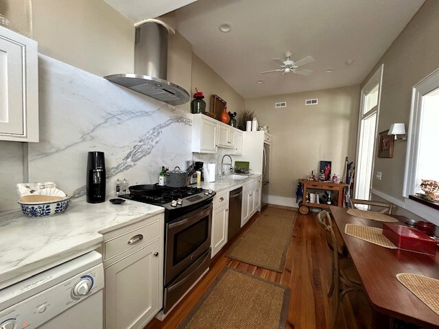 Kitchen-Marble Surfaces_Appliances - 82 Rutledge Ave