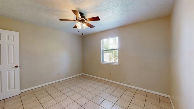 Building Photo - 1002 Hardwood Ln