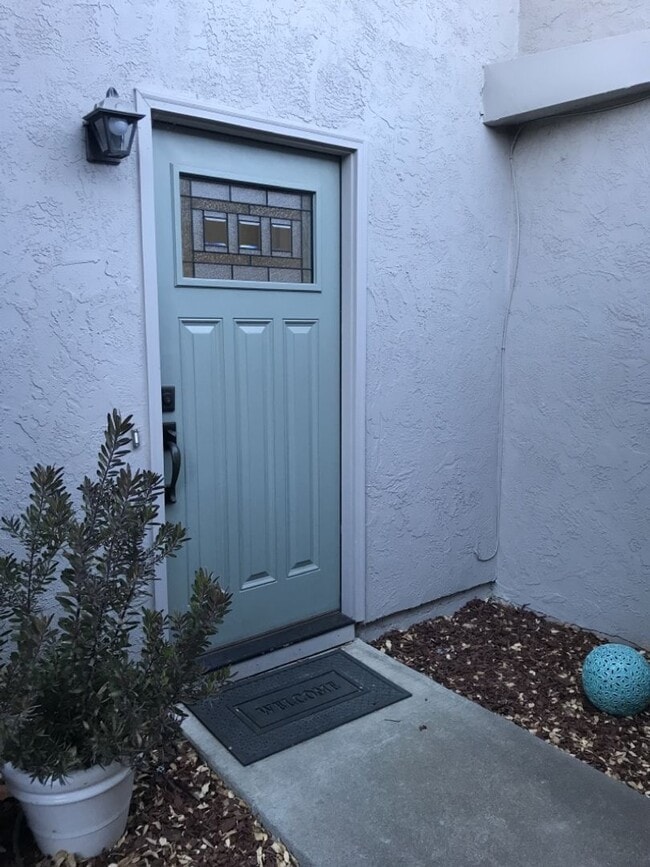 Primary Photo - Beautiful Home in West Davis