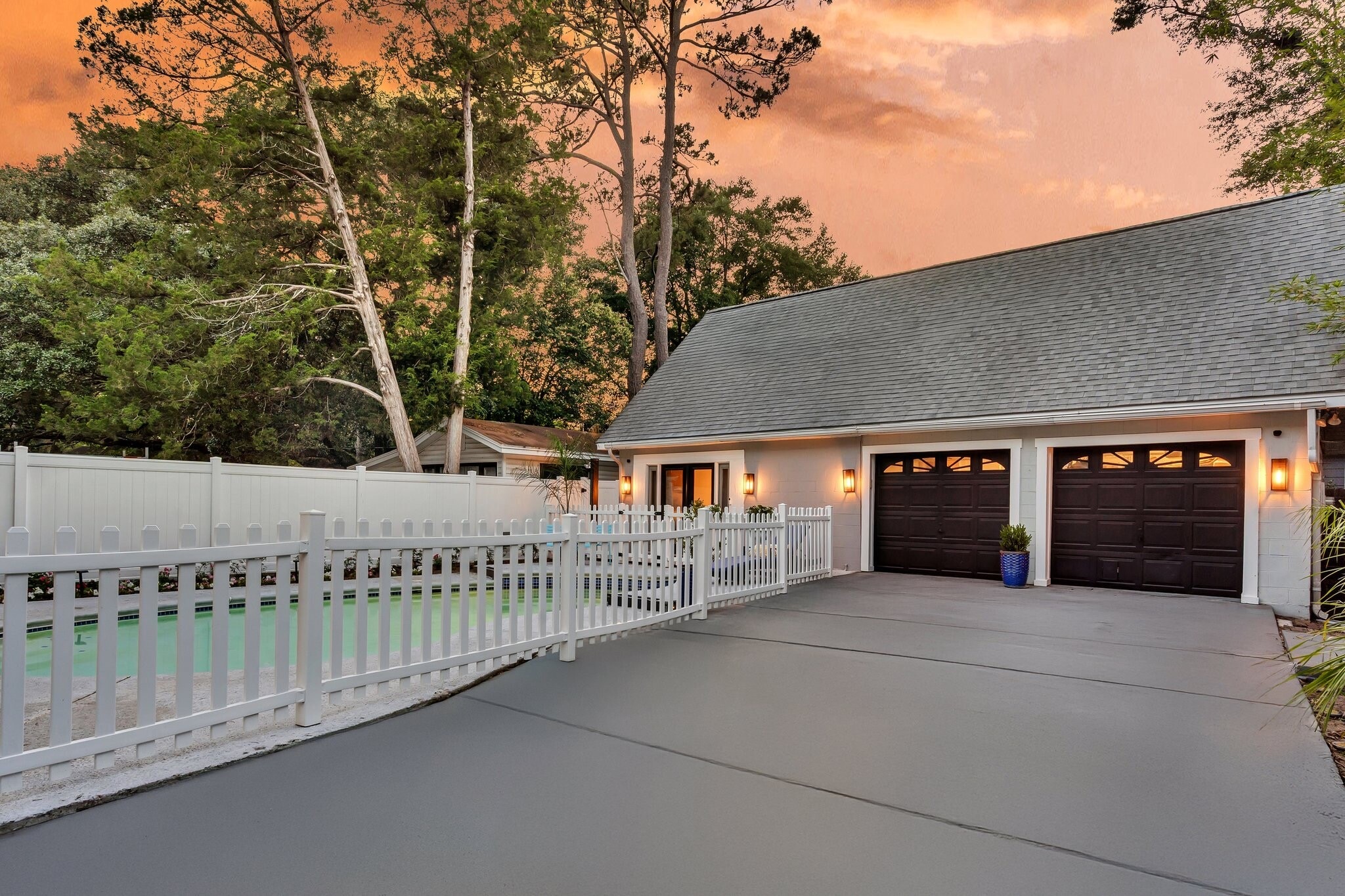 Garage & Guest House (rented separately) - 2142 Golfview Dr