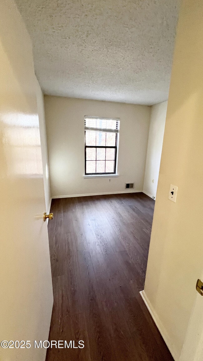 Building Photo - 1509 Dahlia Ct