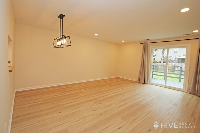 Building Photo - 412 Northfield Ct