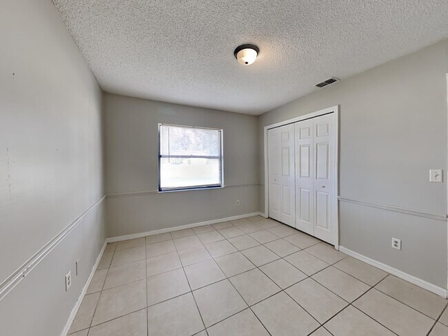 Building Photo - 102 Cascade St