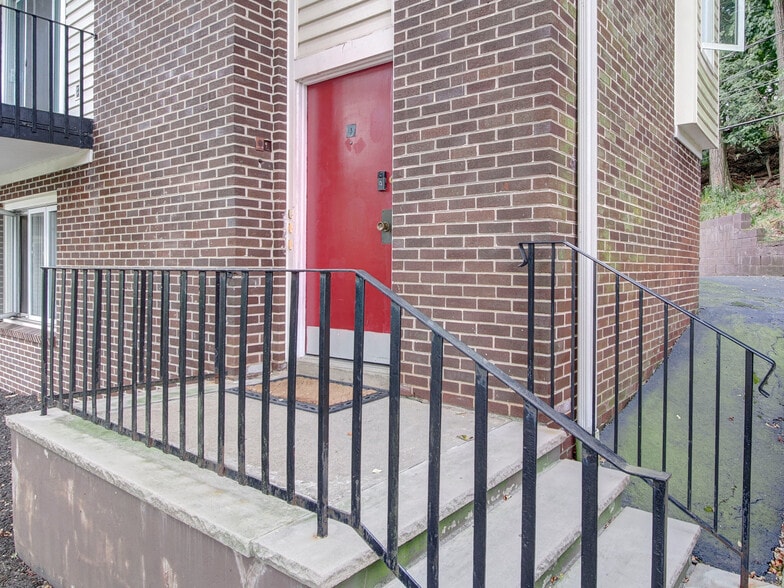 Building Photo - 850 Bloomfield Ave