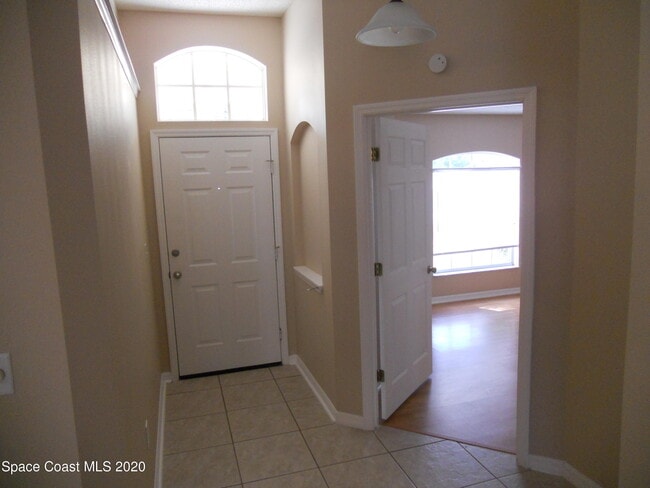 Building Photo - 599 Evergreen St NE