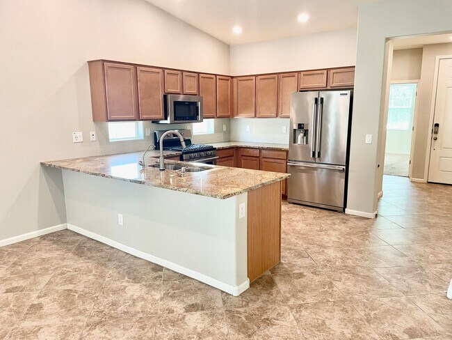 Building Photo - 5 Bedroom/3 Bath Home in Chandler!
