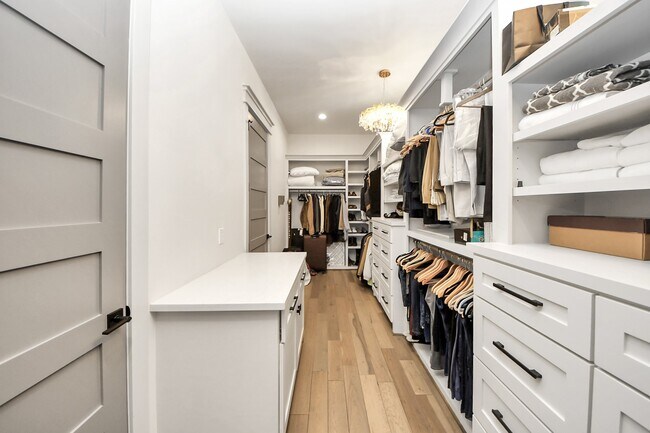 Building Photo - 3520 Beauchamp St