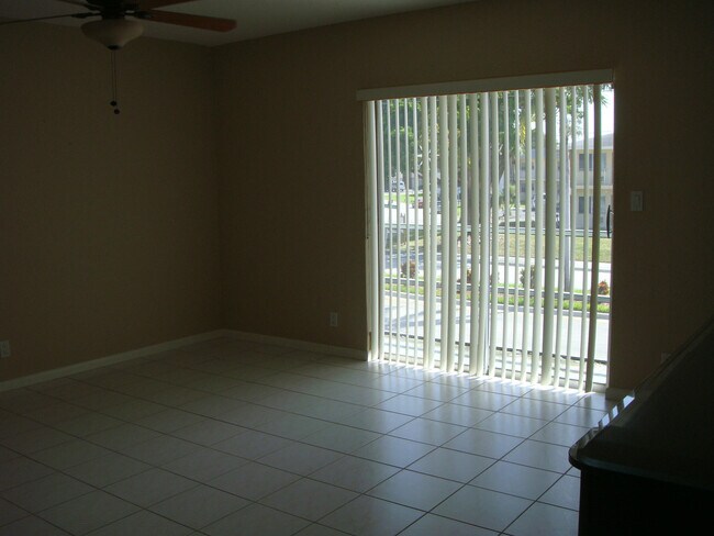 Building Photo - 491 W Camino Real