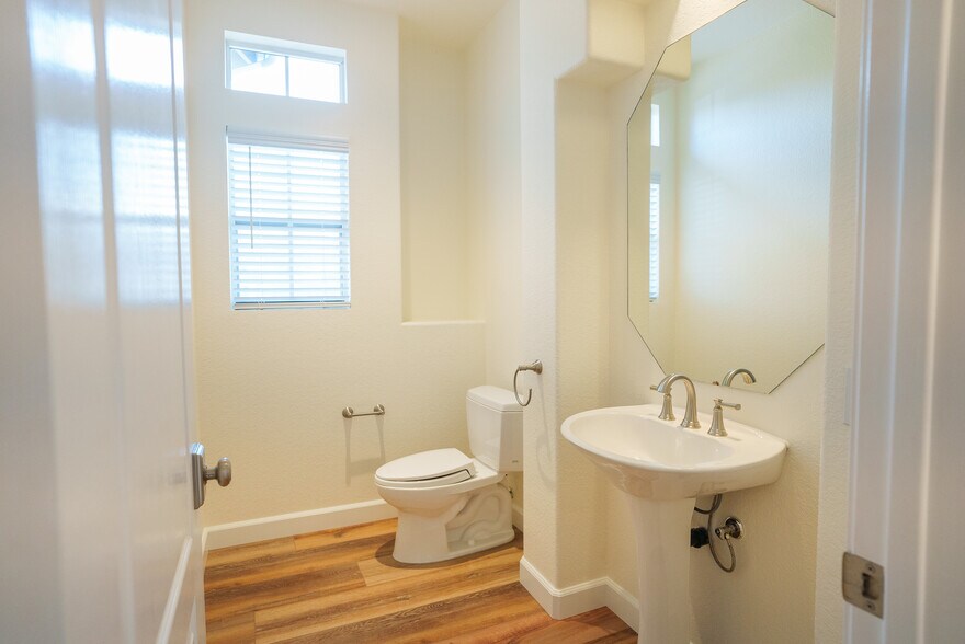 1/2 Bath - 16880 Saint James Dr