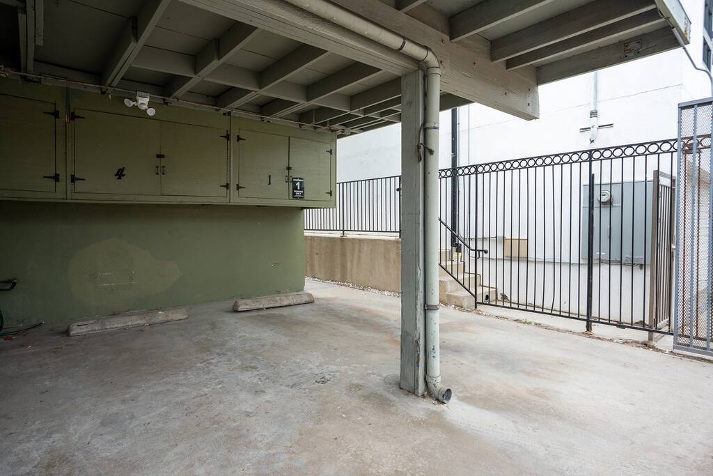 Building Photo - 2207 Ocean Front Walk