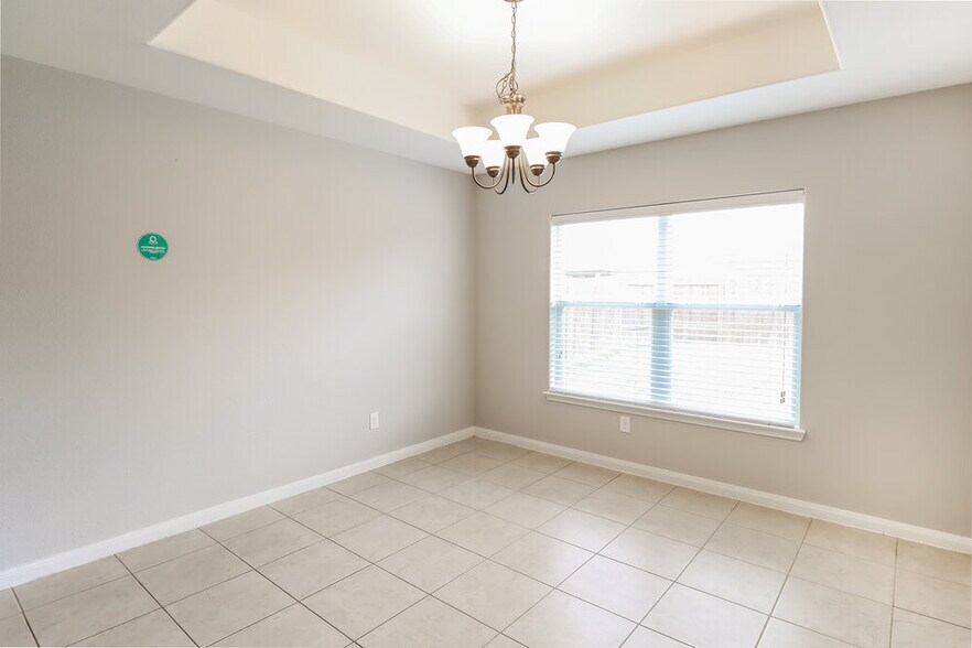 Building Photo - 2720 Silver Sage Dr