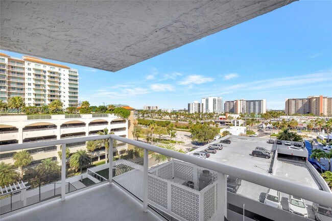 Building Photo - 3015 N Ocean Blvd