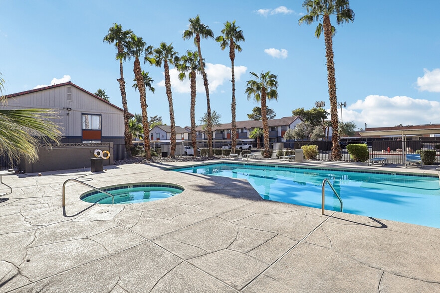 Pool - Amber Ridge