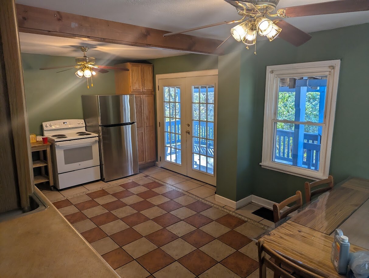 Building Photo - 4081 Clifton Ave