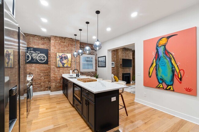 Building Photo - 6 Bed 4 bath Fully Furnished Oakland