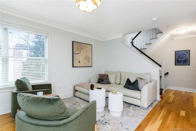 Building Photo - 109 Forest St