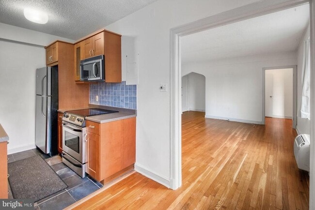 Building Photo - 3051 Idaho Ave NW