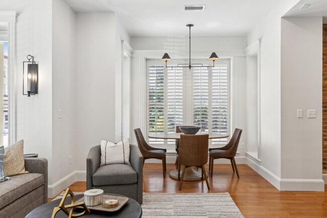 Building Photo - 1641 R St NW