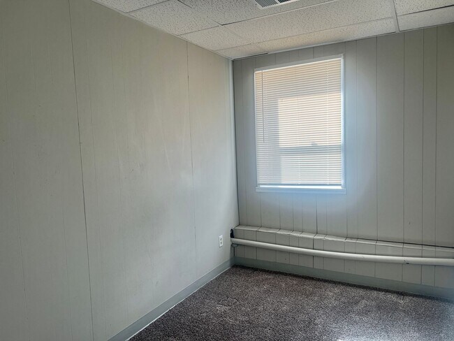 Building Photo - Studio apartment - Heart of Golden!