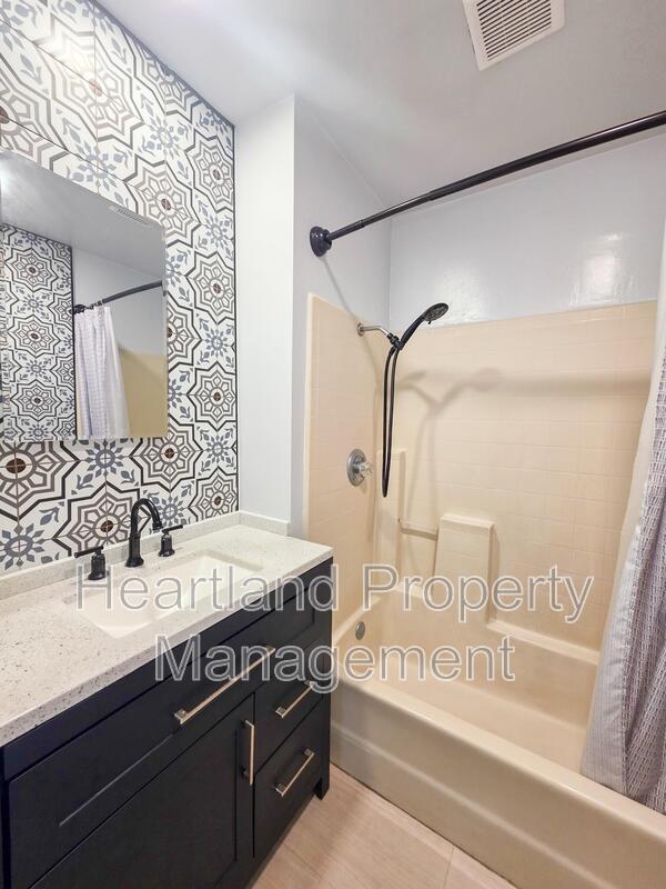 Building Photo - 572 El Cajon Blvd