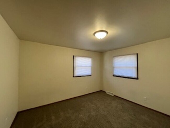 Building Photo - 242