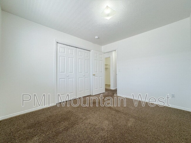 Building Photo - 49 S 200 W