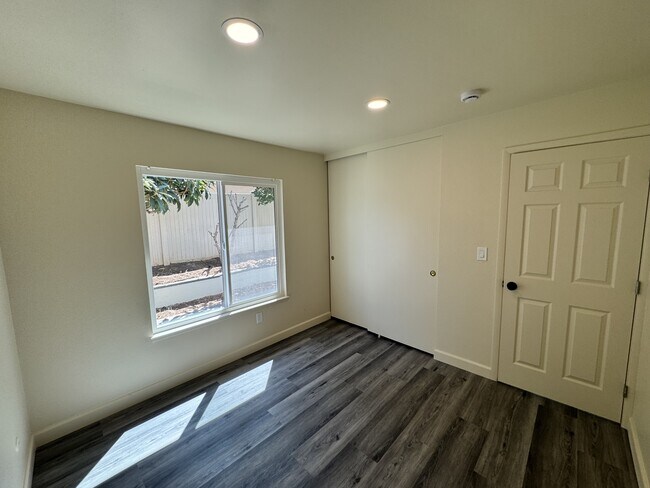 Building Photo - 916 Avenida Ysidora