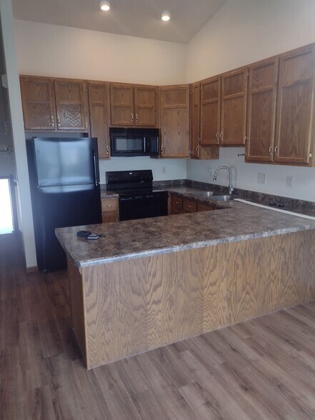 Building Photo - 1023 Pine Cone Ln