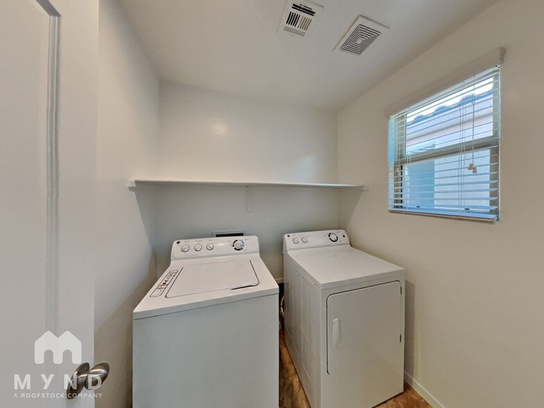 Building Photo - 7693 Lots Hills Dr