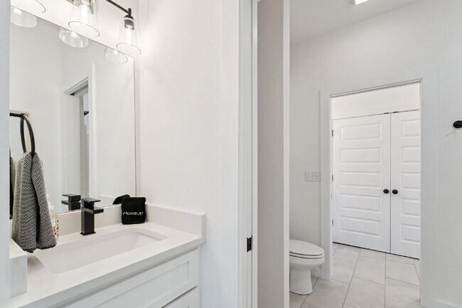 Building Photo - Fully Furnished Home in Broken Arrow