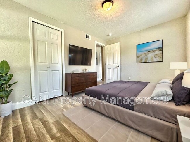 Building Photo - 418 Charles St