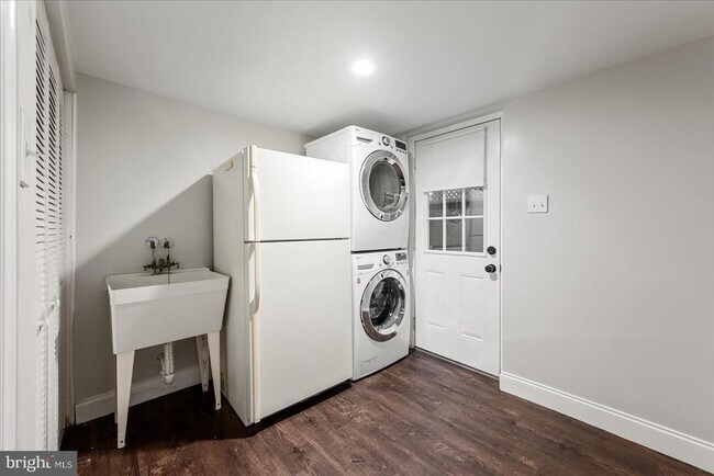 Building Photo - 7114 Xavier Ct