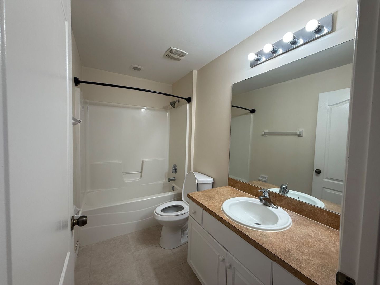 Building Photo - HALF OFF FIRST MONTH!!!! 3/2 Single Family Home!!!!