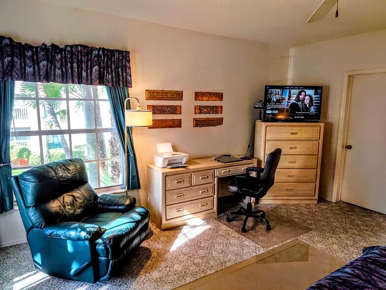 Study corner - 106 Siena Way