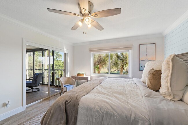 Building Photo - 275 Palm Ave