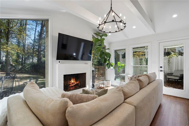 Building Photo - 2373 Virginia Pl NE