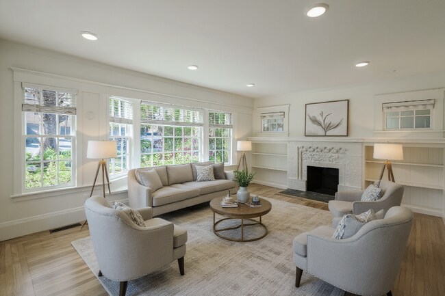 Building Photo - Charming Burlingame Home, 2 Bedroom / 1 Ba...
