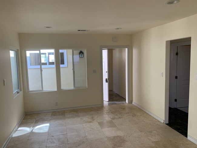 Living Room - 6136 Cahuenga Blvd