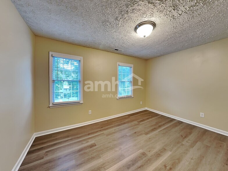 Building Photo - 108 Summershade Ct