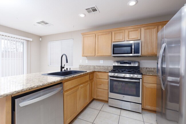 Building Photo - 3 bedroom single family home in Henderson!