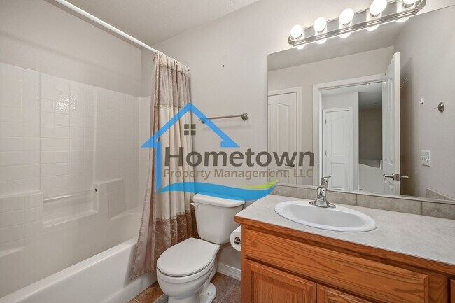 Building Photo - 3 Bedroom, 2 Bathroom Home, with Attached 2 Car Garage Available in Coeur d'Alene!