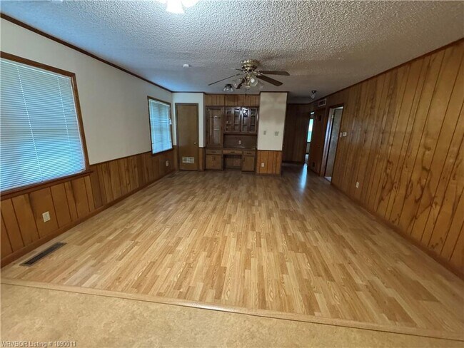 Building Photo - 600 Paw Paw Rd