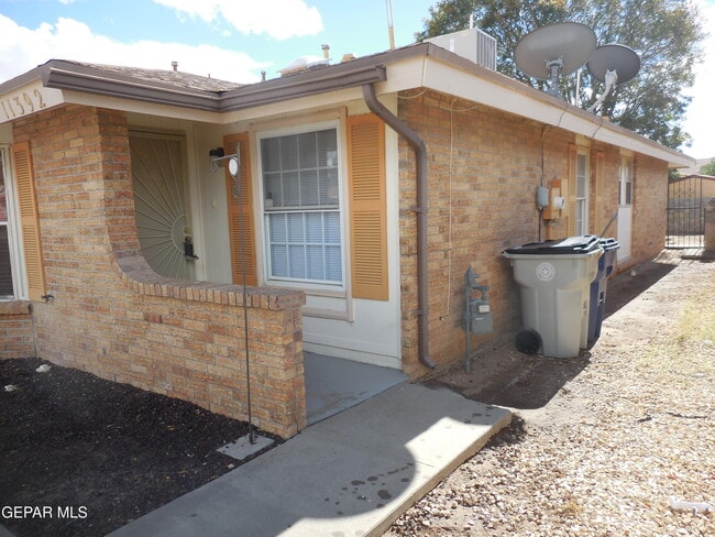 Building Photo - 11392 Lake Erie Dr