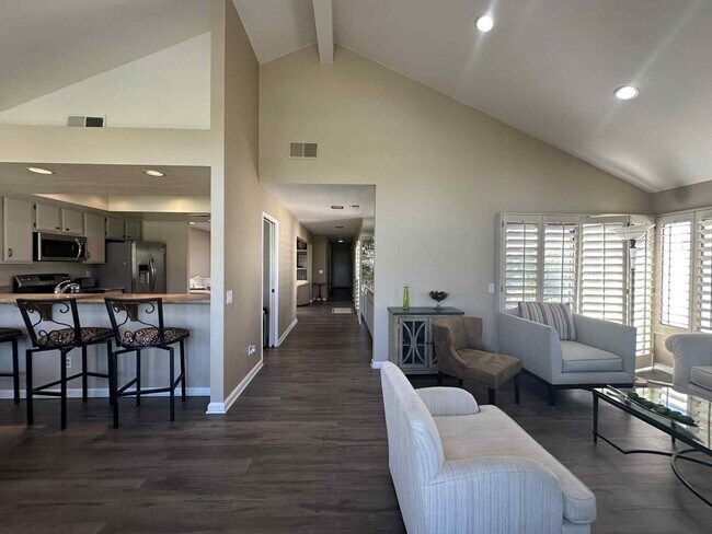 Building Photo - 4 Hermosillo Ln