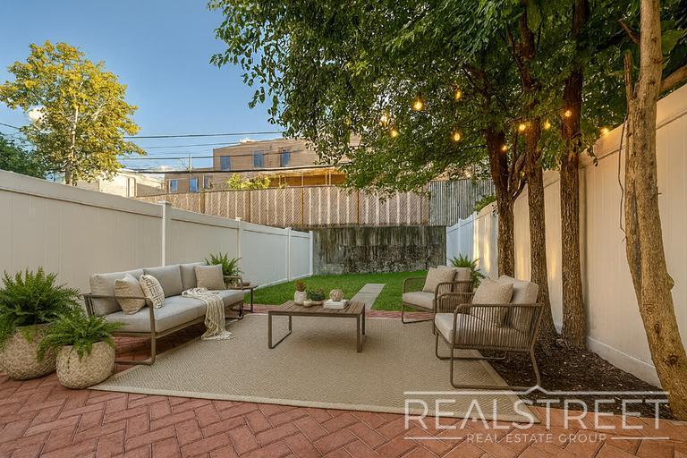 Building Photo - Brand New 2 Bed with Private Yard Bed Stuy...