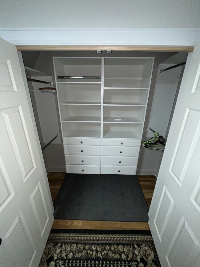 Building Photo - 1910 Hst W 10th St