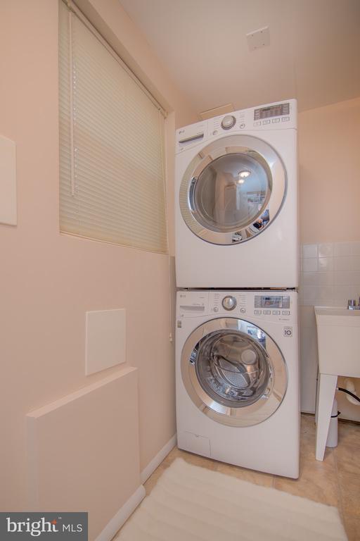Building Photo - 2858 New Providence Ct