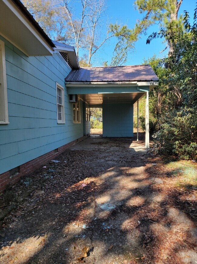 Building Photo - 937 W 6th St