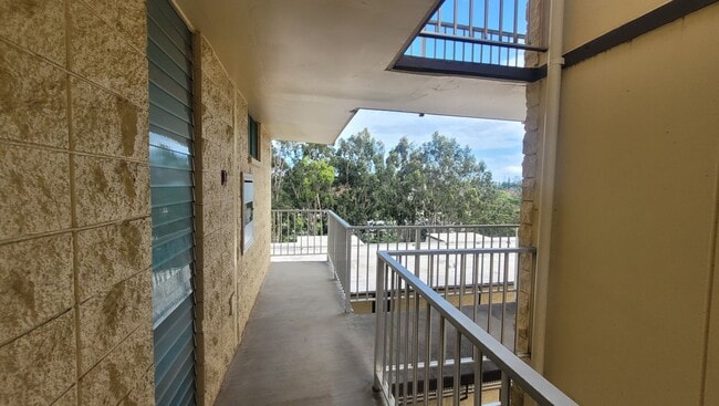 Building Photo - Newly Upgraded Spacious 1 Bedroom Apartment in the Ridgecrest Complex.