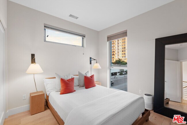 Building Photo - 310 Washington Blvd